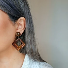 کالکشن گوشواره های آکریلیک قهوه‌ای و عسلی