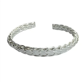 دستبند بنگل زنانه مدل بریلون طرح بافت ماهگون نقرهای