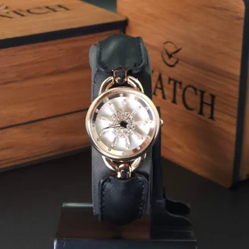 ساعت مچی زنانه چوپارد Chopard رینگی اسپینری با موتور کوارتز باکیفیت