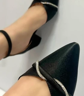 کفش خط‌دار ساتن ترک