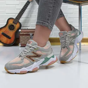 کتانی زنانه اسپرت مدل نیوبالانس 9060 new balance رنگ طوسی صورتی