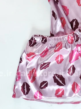 ست لباس خواب تاپ و شورتک ساتن طرح بوسه