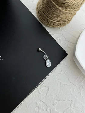 پیرسینگ ناف استیل زنانه مدل نگین‌دار آویزدار