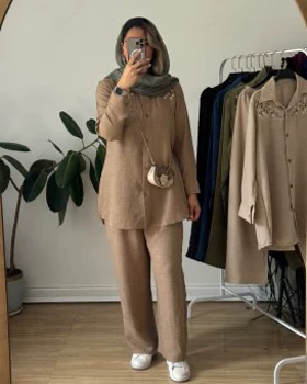 ست مانتو و شلوار با گلدوزی