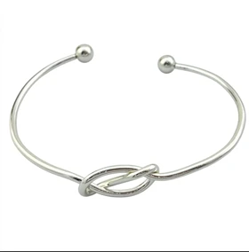 دستبند زنانه بنگل مینیمال طرح گره مانا