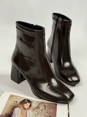 پاشنه دماغه دار 1592