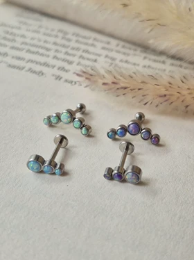 پیرسینگ گوش سنگ اوپال تیتانیومم