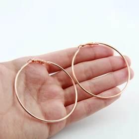 گوشواره زنانه مینمال حلقه‌ای (طلایی)