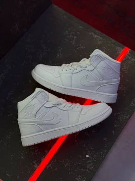 کتانی نایک ایر جردن1 سفید ساق‌دار مستر کوالیتی Nike Air Jordan1 Triple White sneakers
