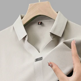 تی‌شرت یقه دار