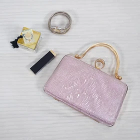 کیف مجلسی زنانه دسته نگین‌دار کد 1808 (صورتی رزگلد)