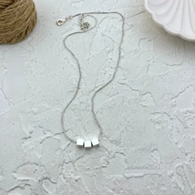 گردنبند زنانه با پلاک مکعبی شیک و خاص