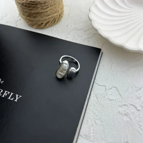 انگشتر زنانه مینیمال با طرح مروارید درخشان و آبکاری نقره