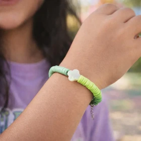 دستبند دخترانه فانتزی مدل صدفی طرح بهار سبز