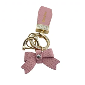 آویز کیف شیک پاپیونی، همراه دوست‌داشتنی شما در زیباسی