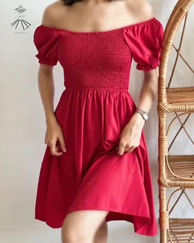 پیراهن یقه‌قایقی