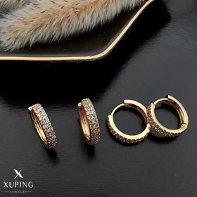 گوشواره حلقه‌ای ژوپینگ نگین‌دار ردیفی طلایی (هگی)