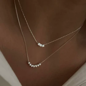 گردنبند مینیمال مکعب نقره ای