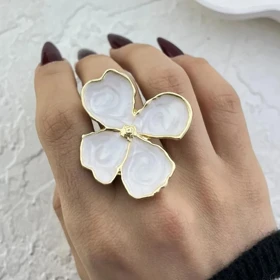 انگشتر زنانه مدل پتالیا با طرح گل صدفی لوکس