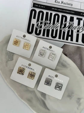 گوشواره miu miu مربعی cp
