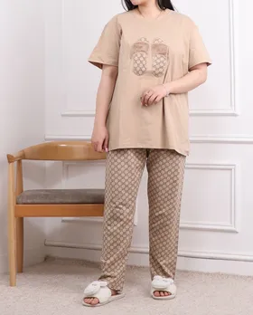 تی‌شرت و شلوار نخ و پنبه