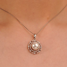 پلاک مروارید دور نگین رنگ سفید برند ژوپینگ نگین ها مخراج کاری شده