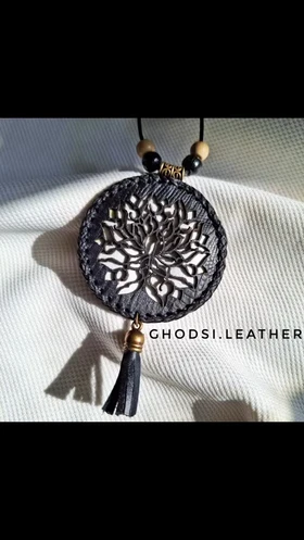 گردن‌بند چرمی