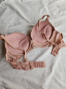 سوتین تک تمام دانتل اسفنجی وارداتی RUMU کد: 3216