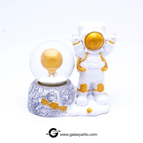 گوی برفی فضانورد 2