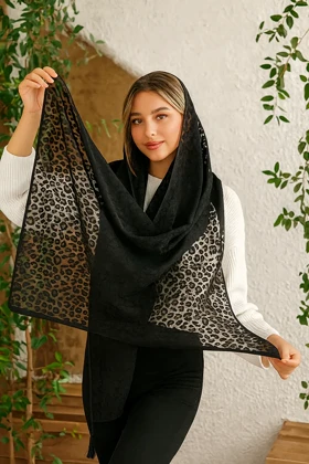 شال توری پلنگی مشکی؛ انتخابی جسورانه و شیک برای هر موقعیت