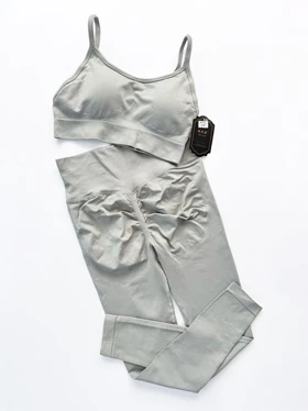 ست ورزشی سیملس نیم‌تنه کاپ‌دار پشت‌باز بندی و لگ پشت چروک