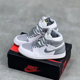 کفش نایک ایر جردن وان ساق‌دار سفید طوسی دودی Nike Air Jordan 1 High White Smoke Grey
