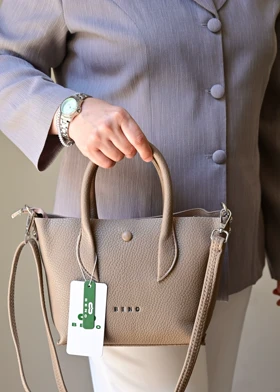 کیف دستی دوشی زنانه بنو مدل جانمهر BENO کد 5063 (نسکافه ای تیره)
