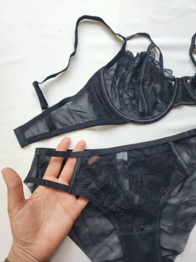 ست سوتین و شورت تمام دانتل هارنس دار فنردار کد: 61321