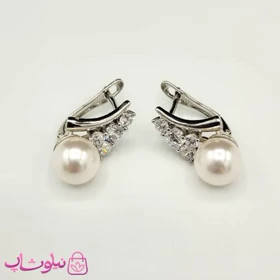 گوشواره ژوپینگ نگین‌دار نقره ای رنگ با مروارید سفید