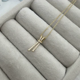 گردنبند طرح گره نگین‌دار