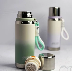 فلاسک تمام استیل کاپ‌دار برند SZM حجم 550 به همراه بند دستی