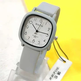 ساعت بلون صفحه مربع