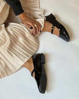 کفش ورنی