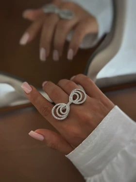 انگشتر نگین‌دار مدل بینهایت