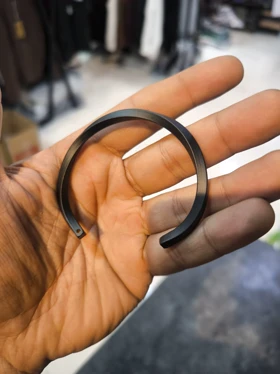 دستبند استیل بنگل پیچ رنگ مشکی مات