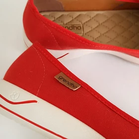 کفش راحتی زنانه گرندا اصل رنگ قرمز کد SH94