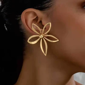 گوشواره طرح استیل گل طلایی با روکش طلا 18 عیار