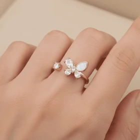 انگشتر زنانه مدل پروانه ای نگین‌دار