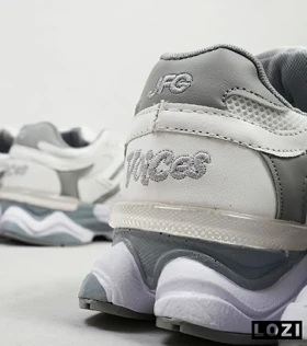 کفش کتانی زنانه سفید طوسی NEW BALANCE 9060