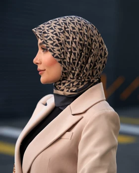 روسری ابریشم Michael Kors دور دست دوز (قواره 90) 30150 (مشکی کرم)