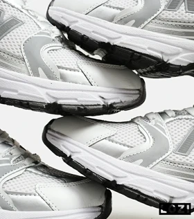 کفش کتانی مردانه و زنانه سفید طوسی نقره ای NEW BALANCE 530