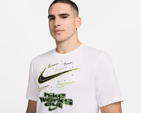 تیشرت تناسب اندام Nike M Nk Df Tee Iykyk PC_FV8372-100