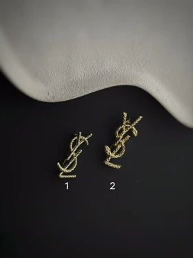 سنجاق سینه های YSL کوچک