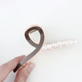 کلیپس زنانه مدل مرواریدی (خاکی)